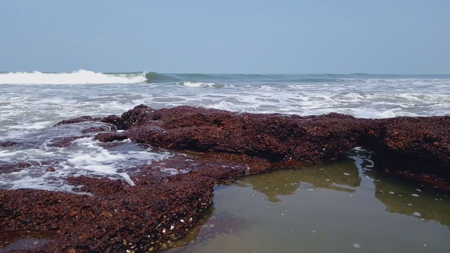 阿拉伯海石质海岸的年代视频素材