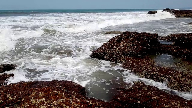 阿拉伯海石质海岸的年代视频素材