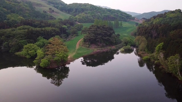 永碧湖，位于韩国忠清道南部的修山视频素材