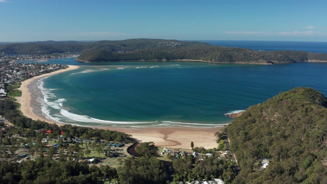 Umina Beach，新南威尔士，澳大利亚无人机[0003]视频下载