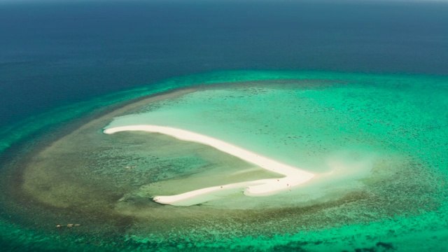 有沙滩的热带岛屿。Camiguin、菲律宾视频素材