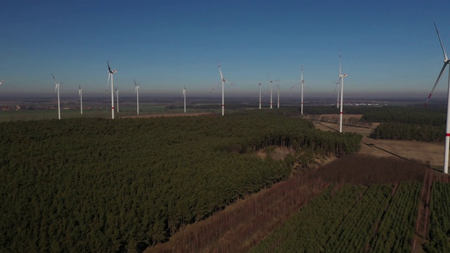 风力涡轮机在Windpark，德国，欧洲视频素材