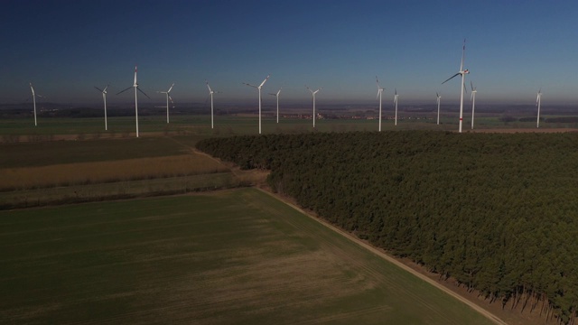 风力涡轮机在Windpark，德国，欧洲视频素材