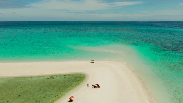 有沙滩的热带岛屿。Camiguin、菲律宾视频素材