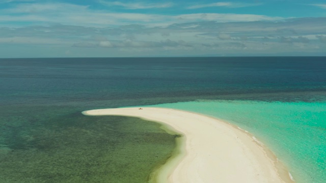 有沙滩的热带岛屿。Camiguin、菲律宾视频素材