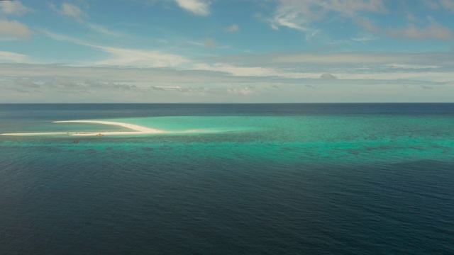 有沙滩的热带岛屿。Camiguin、菲律宾视频素材