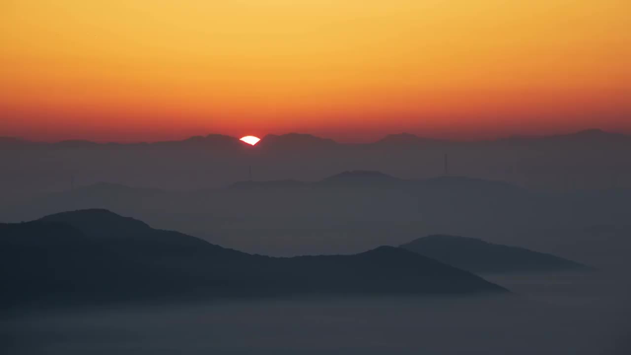 云石山的日出与浓雾在天安，忠清南道，韩国视频素材