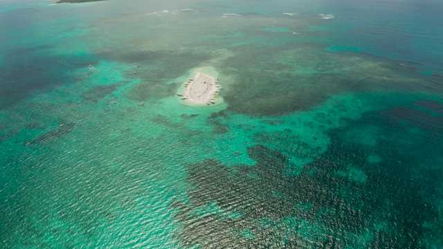 有沙滩的热带岛屿。Camiguin、菲律宾视频素材