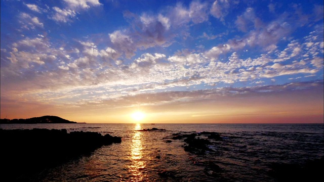 韩国济州岛西浦海岸的日落视频素材