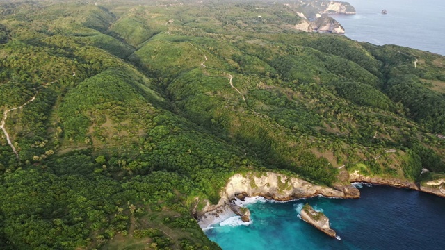 努沙佩尼达破碎海滩的风景鸟瞰图视频素材