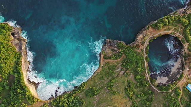 努沙佩尼达破碎海滩的风景鸟瞰图视频素材