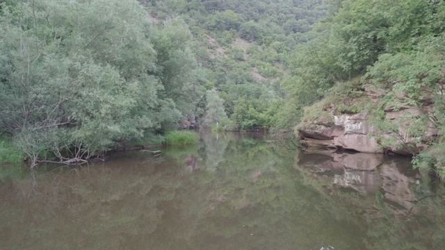 小河流大坝视频素材