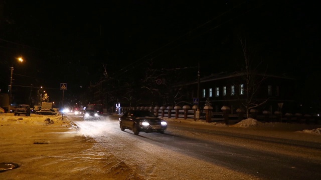 俄罗斯圣诞小镇彩灯传递冬天霜雪视频素材