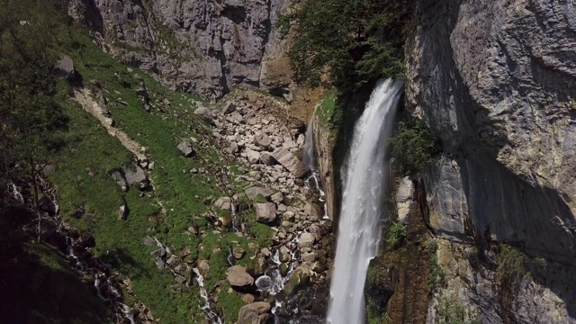 瑞士圣加仑州瓦伦泽附近的Seerenbach Falls (Seerenbach Falls)。视频素材