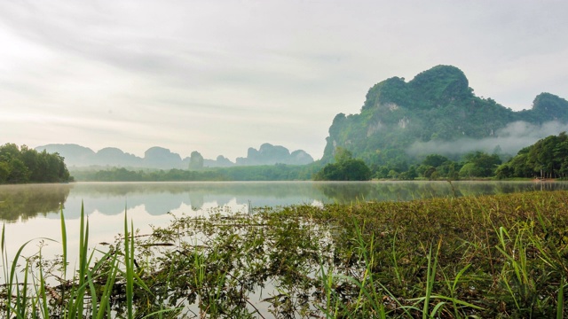 惊人的时间推移在泰国农村，户外在清晨的最高质量(4K/超高清到高清)-创意股票视频视频下载