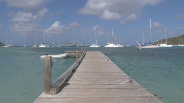 沿码头拍摄的伊丽莎白港，Bequia，圣文森特和格林纳丁斯，西印度群岛，加勒比，中美洲视频素材