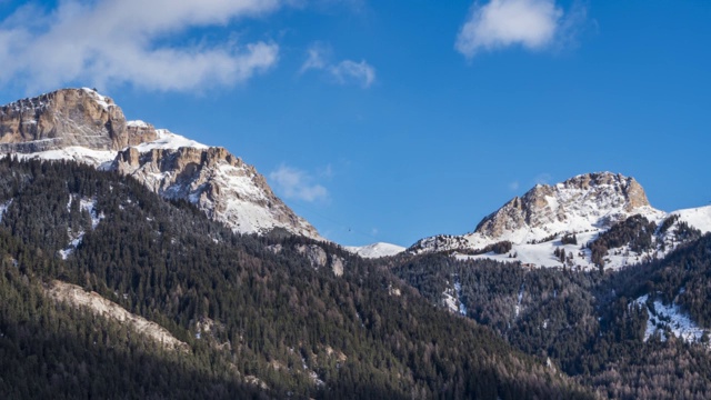 意大利，欧洲，Trentino-Alto Adige/Sudtirol, Trento省，Campitello di Fassa的云和山视频素材