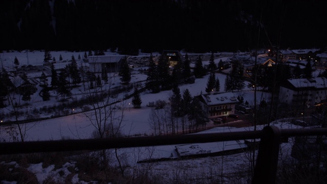 Campitello di Fassa和山区在冬天的黄昏，Trento省，意大利Dolomites，意大利，欧洲视频素材