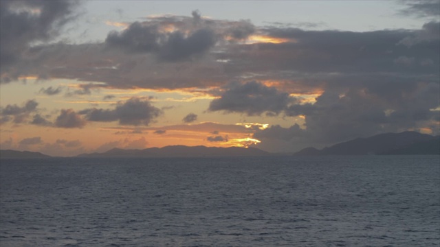 加勒比海日落，西班牙城，英属维尔京群岛，西印度群岛，加勒比海，中美洲视频素材