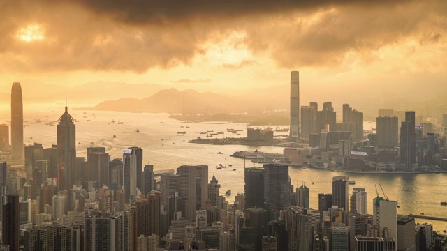 全景鸟瞰图的时间间隔香港城市景观景观天际线日落famaus旅游胜地维多利亚山顶在香港中部视频素材