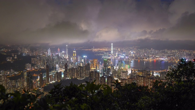 全景鸟瞰图的时间间隔香港城市景观景观天际线日落famaus旅游胜地维多利亚山顶在香港中部视频素材