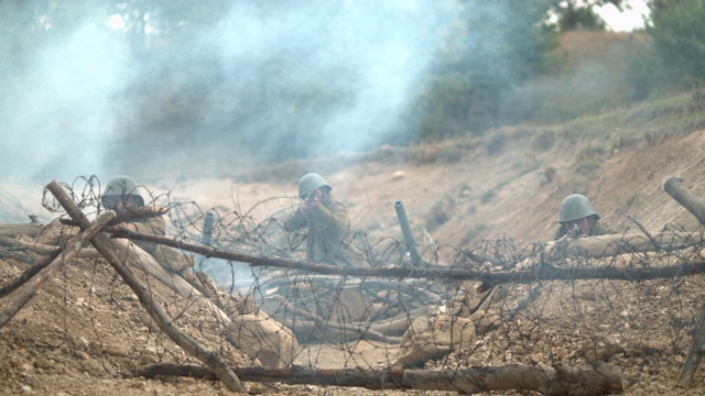 士兵们在前线，慢镜头视频素材