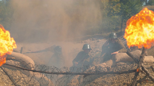 士兵倒在战场上，超慢镜头视频素材