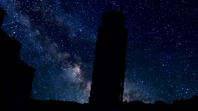 意大利比萨斜塔的夜景视频素材