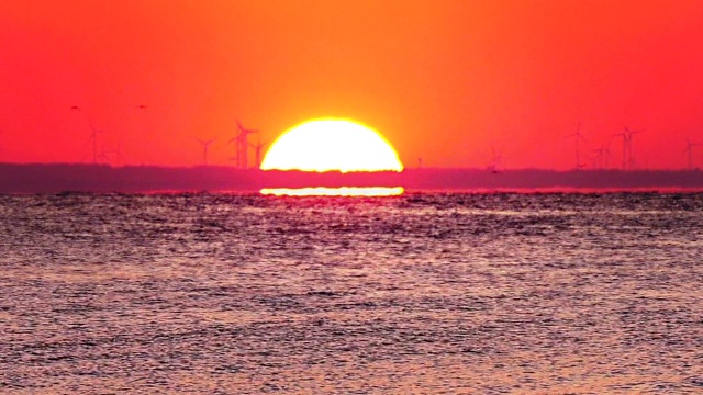 海上日出视频素材