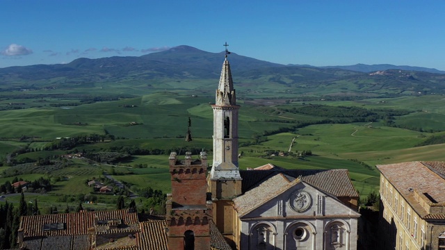 意大利，托斯卡纳，Val d'Orcia，锡耶纳省，鸟瞰皮恩扎视频素材