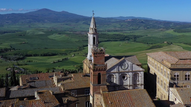 意大利，托斯卡纳，Val d'Orcia，锡耶纳省，鸟瞰皮恩扎视频素材