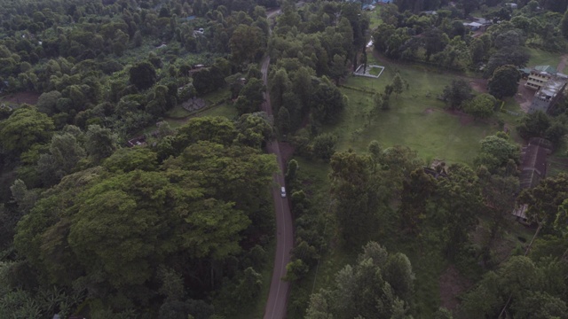 通往东非坦桑尼亚乞力马扎罗山的道路视频素材