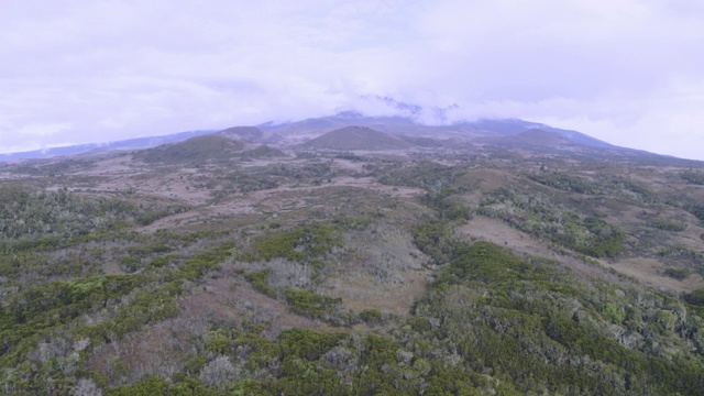 东非坦桑尼亚乞力马扎罗山的火山口视频素材