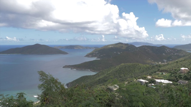 托尔托拉岛北部从山脊路与瓜纳岛，托尔托拉，英属维尔京群岛，西印度群岛，加勒比，中美洲的观点视频素材