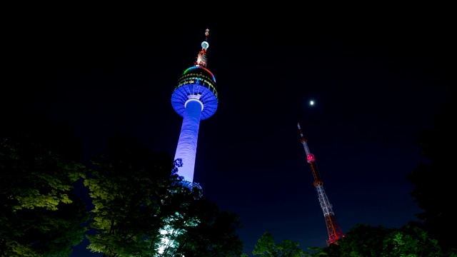 韩国首尔，北首尔塔观景台和通讯塔夜景视频素材