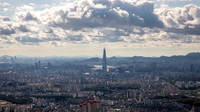 廷德尔现象上方的乐天世界大厦(首尔最高的地标)，首尔，韩国视频素材