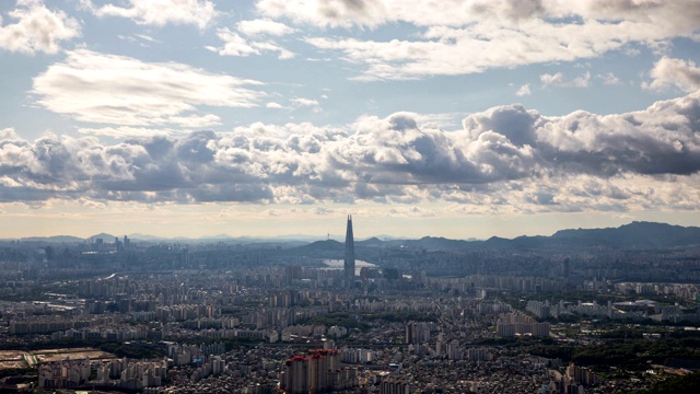 廷德尔现象上方的乐天世界大厦(首尔最高的地标)，首尔，韩国视频素材