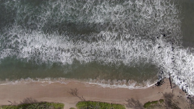 沙滩上的海浪视频下载