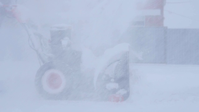 用除雪机清理场地。视频素材