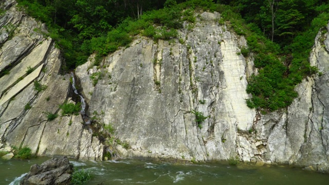 韩国江原道永峪岩的干燥裂缝和叠层石特征视频素材