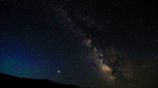 韩国江原道太白山古生代地形上空的夜空视频素材