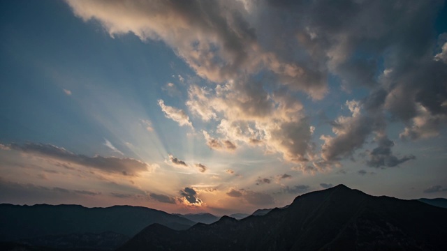 韩国江原道Jeongseon县的日落景象视频素材