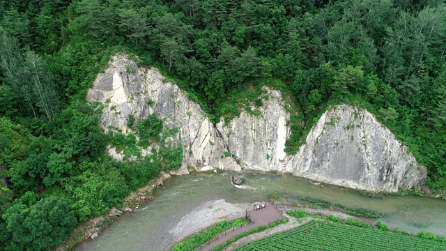 韩国江原道永峪岩的干燥裂缝和叠层石特征视频素材