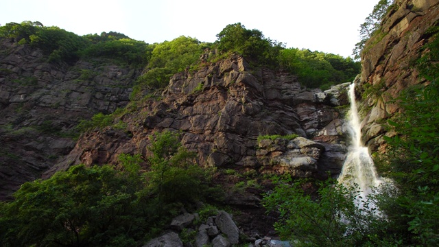 同里峡谷敏瀑布，大白，江原道，韩国视频素材