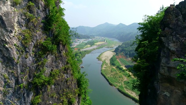 韩国江原道永峪市白头山的溪流视频素材