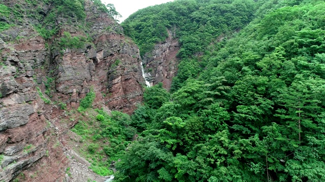 同里峡谷敏瀑布，大白，江原道，韩国视频素材