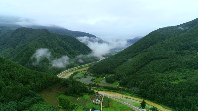 韩国江原道Jeongseon县喀斯特地貌村视频素材