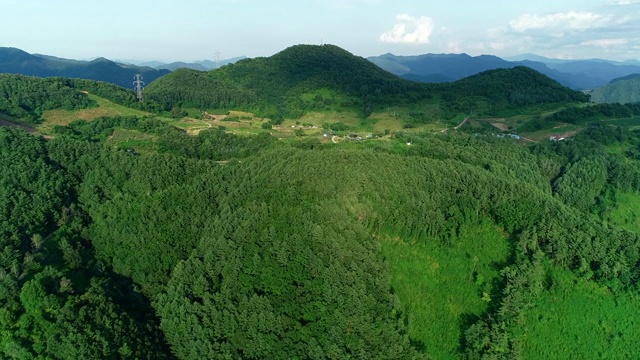 韩国江原道宗宪县明东山的喀斯特地貌视频素材