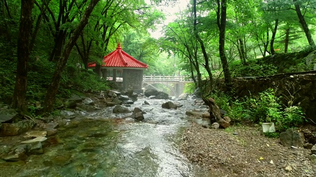 韩国江原道Jeongseon县的Hwaam矿泉风景视频素材