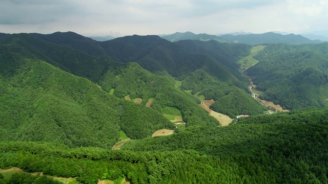 韩国江原道Jeongseon县喀斯特地貌村视频素材